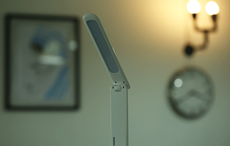 Đèn LED cảm ứng để bàn, bảo vệ mắt RL-E180