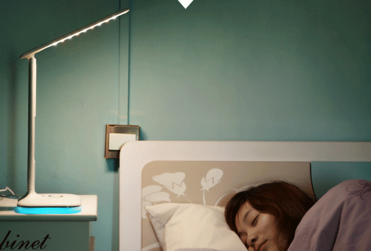 Đèn LED để bàn đa chức năng Remax 6 in 1