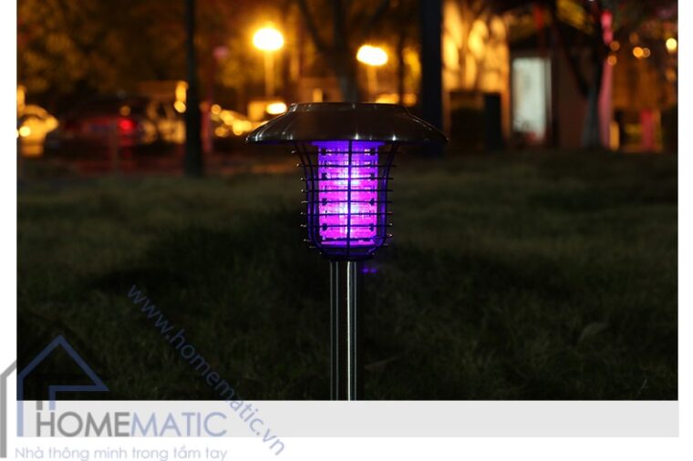 Đèn bắt muỗi ngoài trời sạc pin năng lượng mặt trời