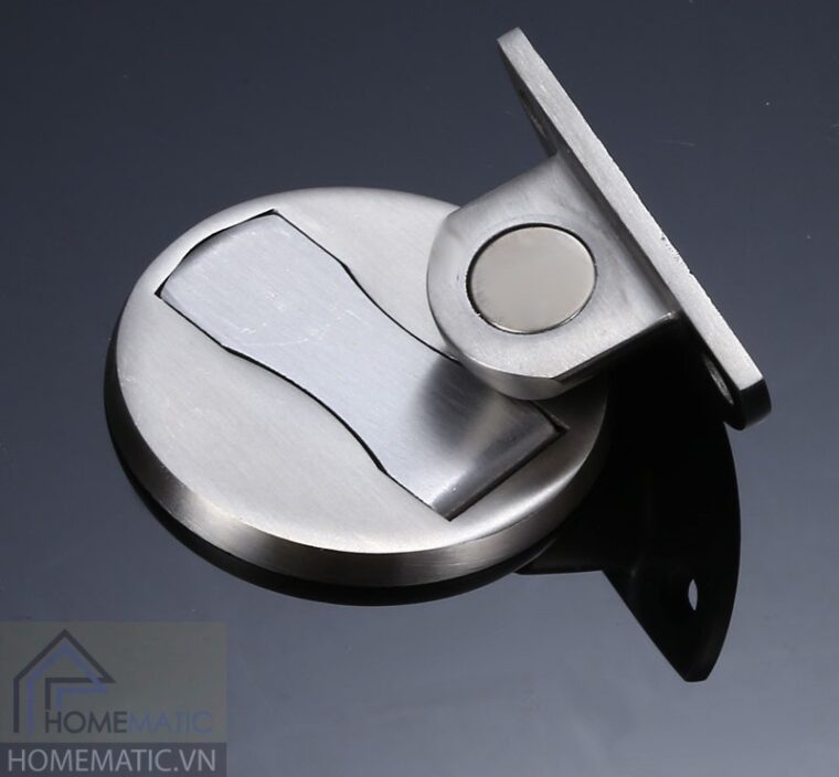 Chan cua nam cham am san