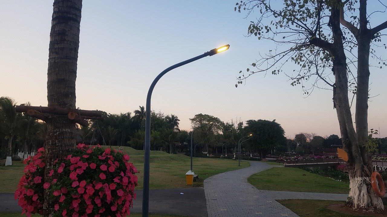 Đèn đường, sân vườn LED năng lượng mặt trời chip led COB siêu sáng LD-2120