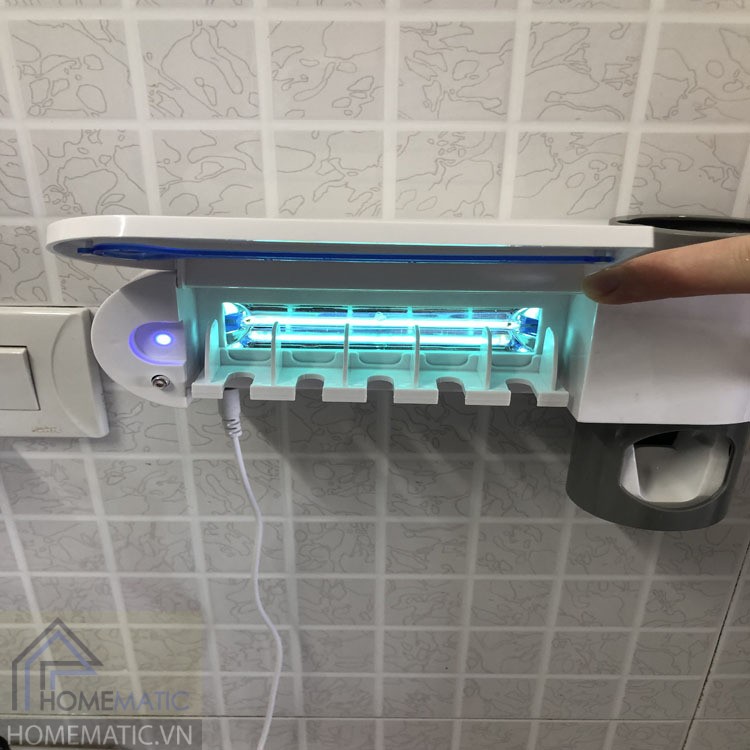 Gia treo ban chai co den diet khuan UV