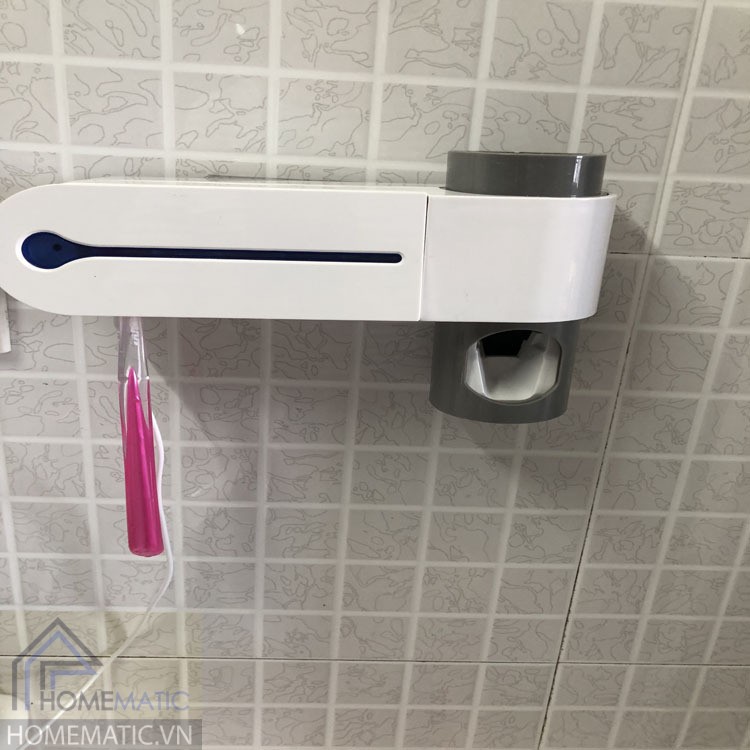 Gia treo ban chai co den diet khuan UV