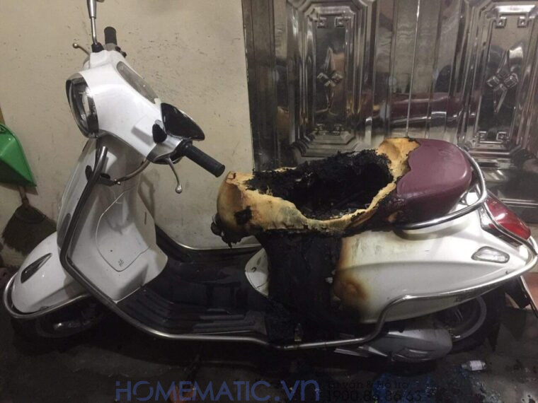 Cháy xe máy để trong nhà