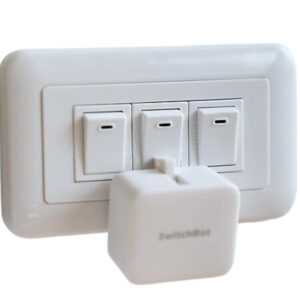 Robot bấm nút thông minh